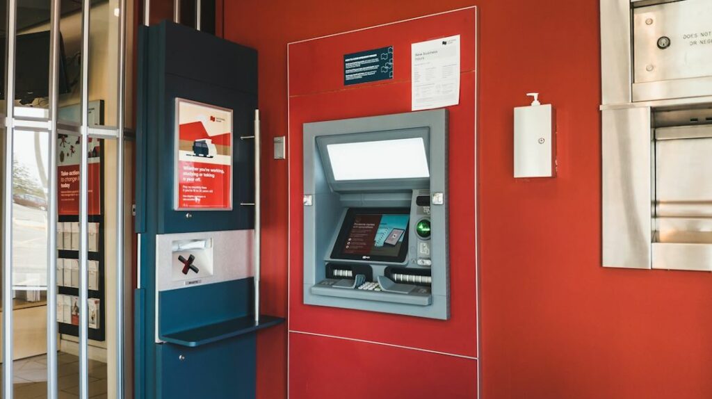 Vue depuis un ATM, automate pour retraits bancaires.