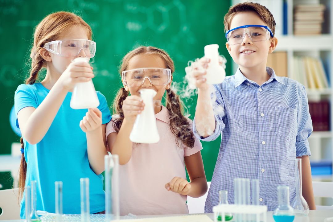 Cours de physique-chimie : en ligne ou à domicile ?