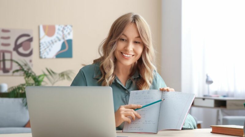 Combien coûte un cours de physique-chimie ? Les tarifs en 2026 !