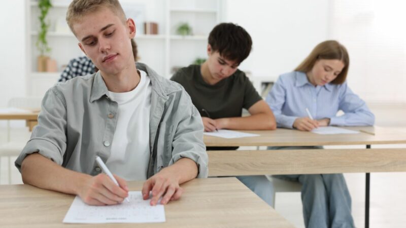 La philosophie en Terminale : le programme, les notions et les auteurs à connaître !